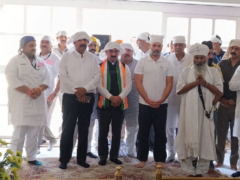 Rahul Gandhi visits Gurdwara Qila Baba Bedi Sahib